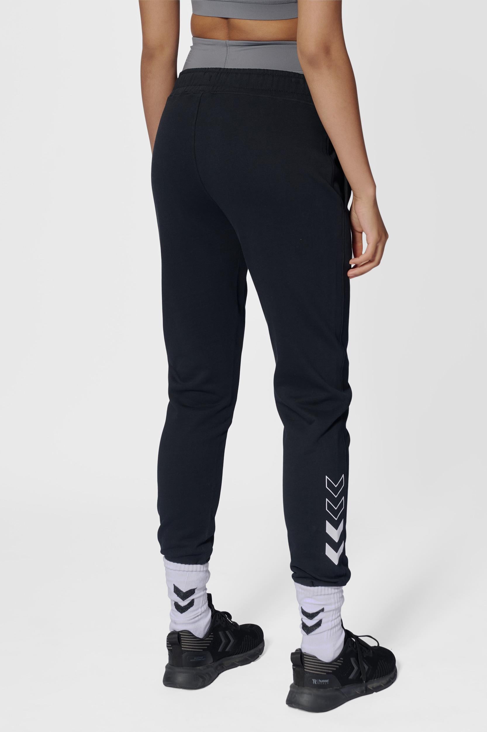 HUMMEL - Hmlelemental Tapered Pants Woman - Black