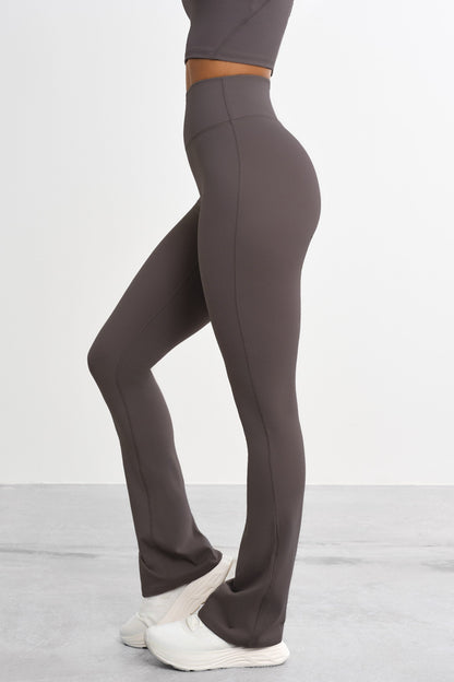 Zachte uitlopende broek